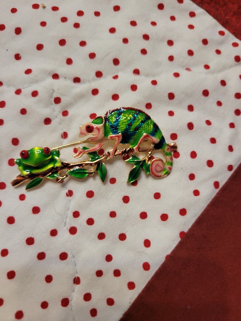 Fashion Jewelry Brooch Enamel Chameleon And Frog Green